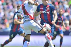 九游在线北京首钢训练开放日，今晚手感冰凉引欢呼，西甲在即，年轻球员得到机会的简单介绍